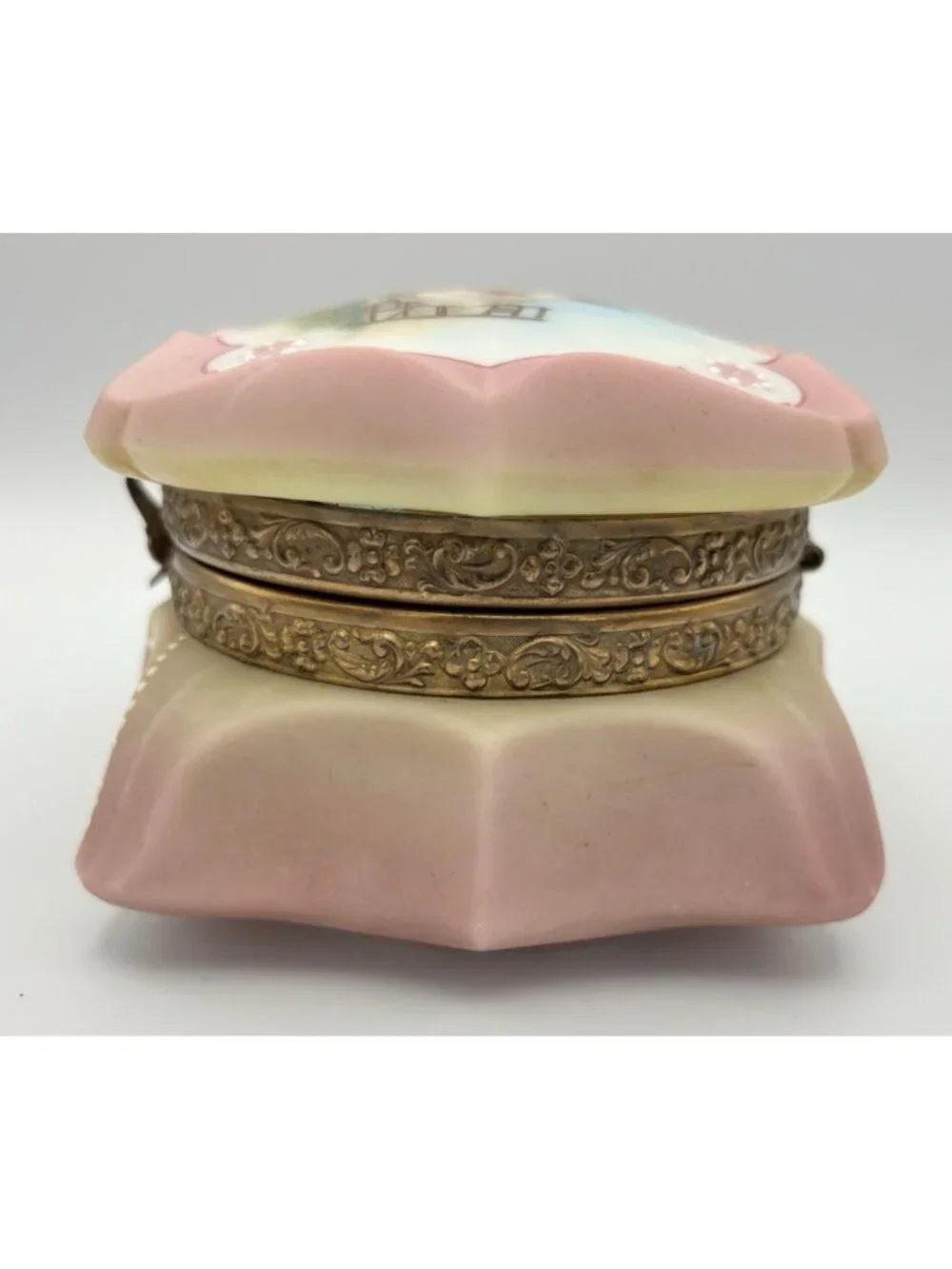 Nakara-C.F. Monroe, Burmese Color-Kate Greenaway Dresser Box 4" - Picture 4 of 10